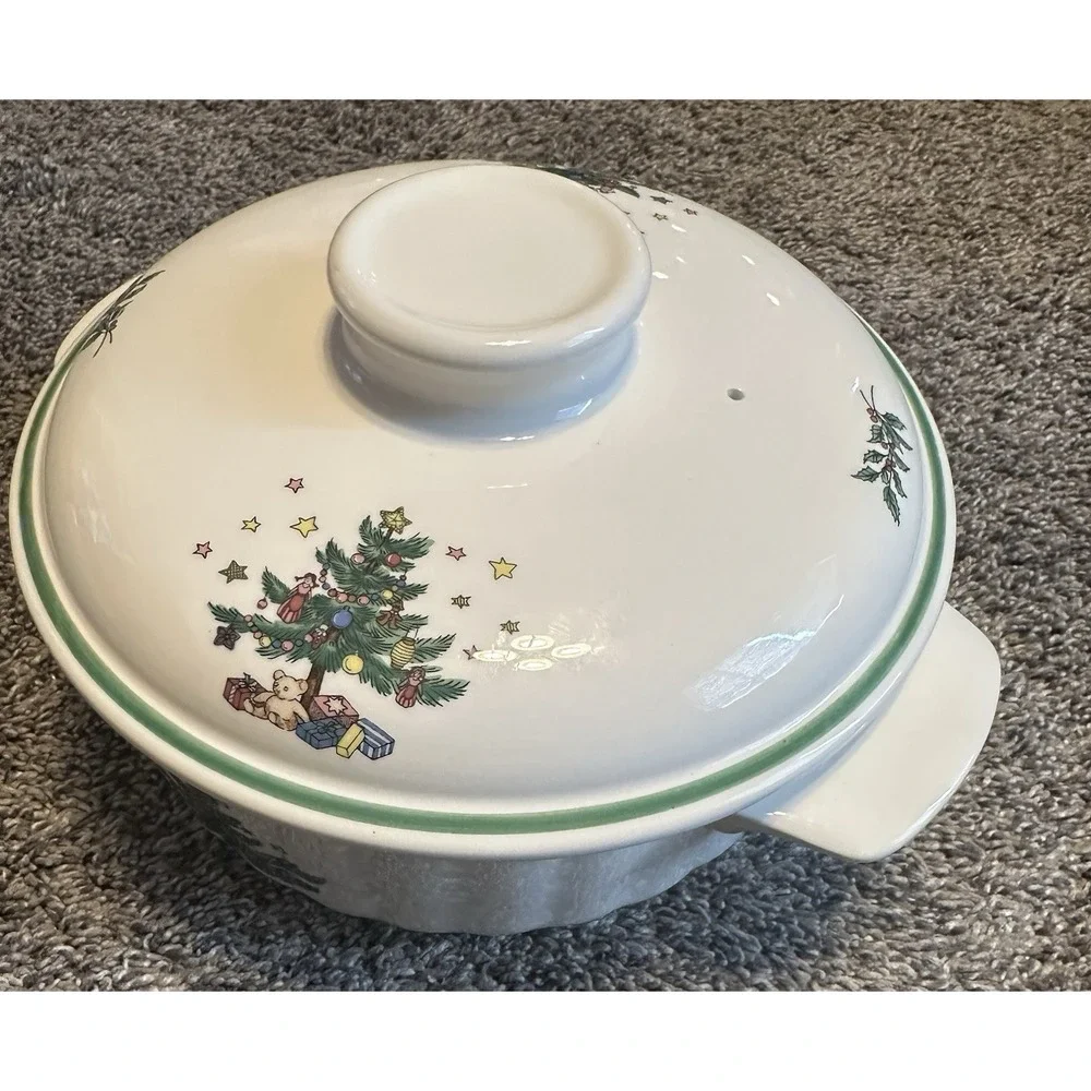 Happy Holidays 1.5 Qt Round Covered Casserole By Nikko